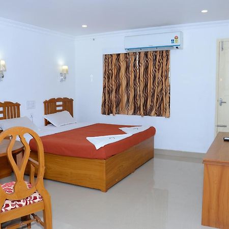 Princess Residency Otel Nedumbassery Oda fotoğraf